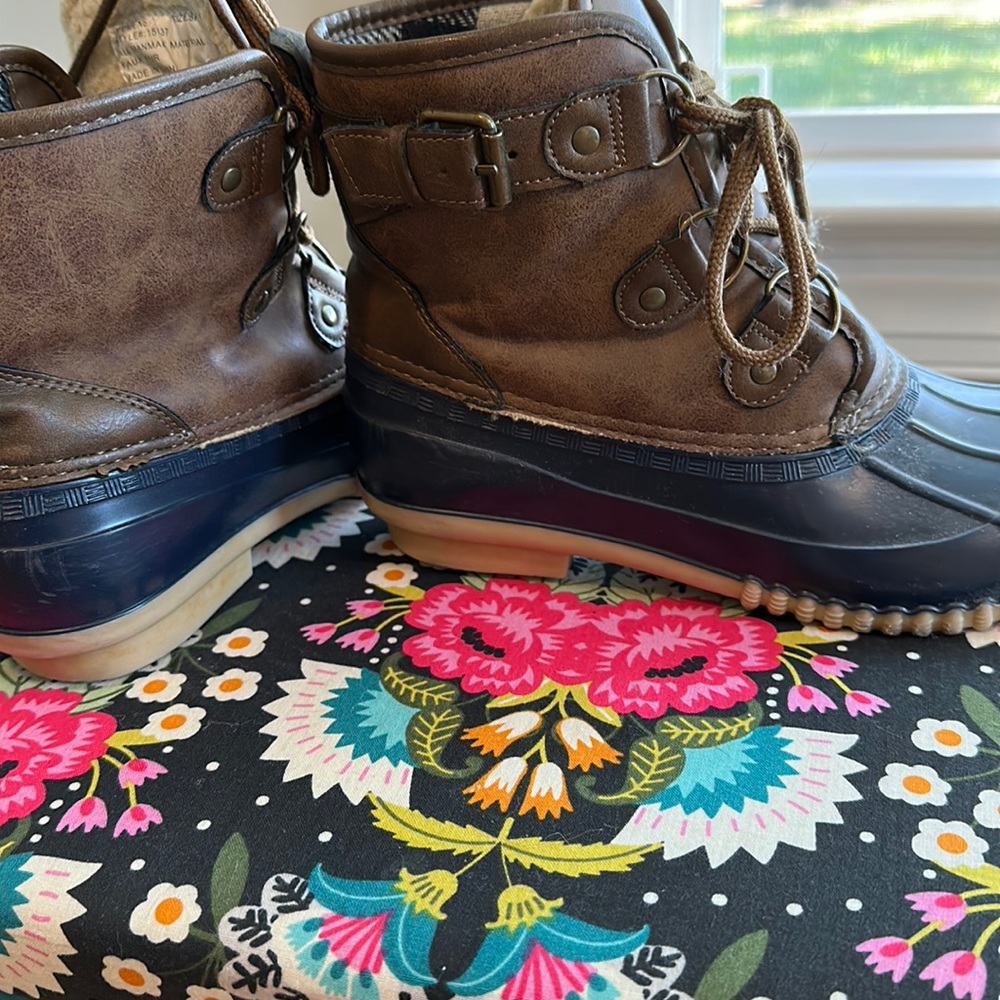 Duck boots. Size 8